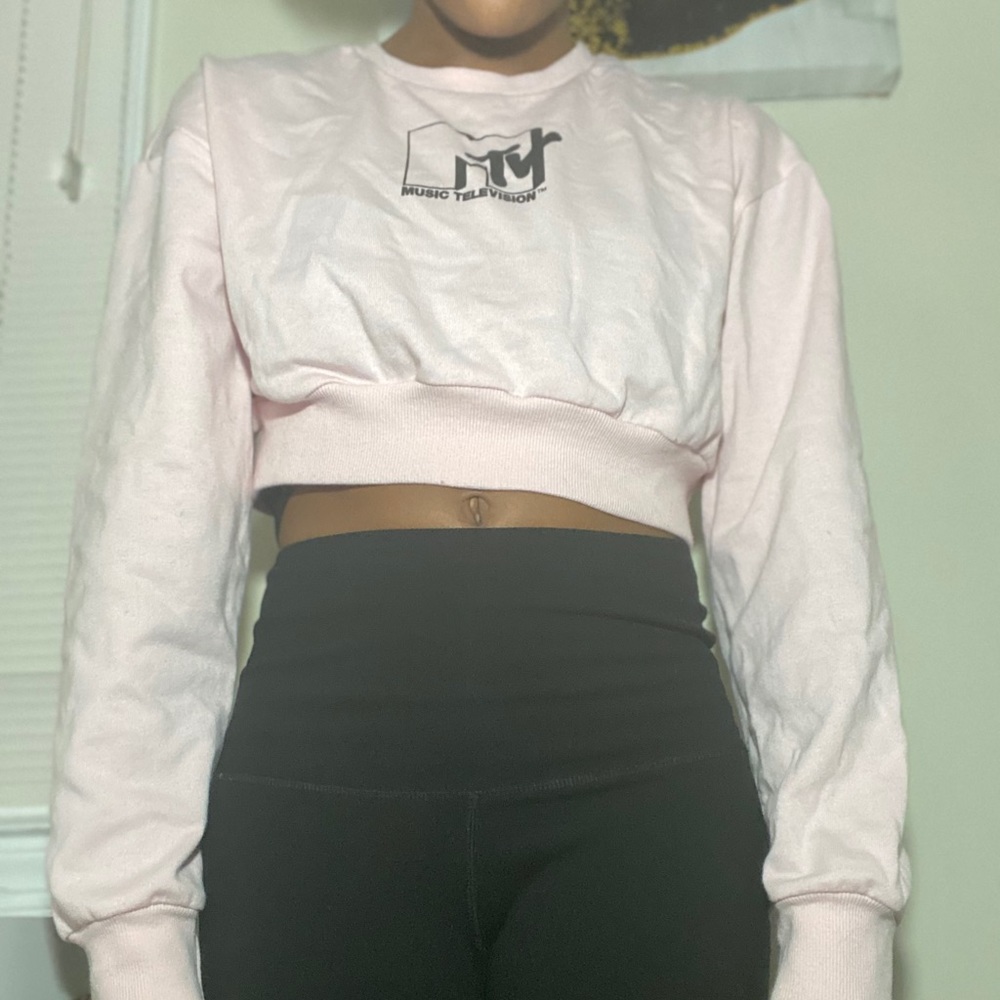 Pink MTV long-sleeve crop top